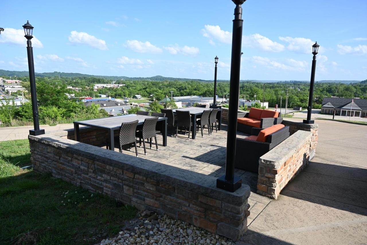 Giles Hotel Inn And Suites Pulaski Екстер'єр фото