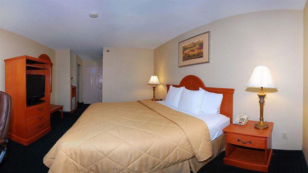 Giles Hotel Inn And Suites Pulaski Екстер'єр фото